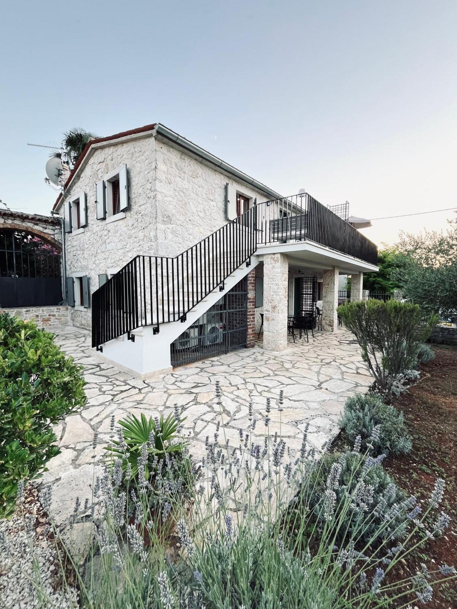Koronsovac House With 4 Apartament Poreč